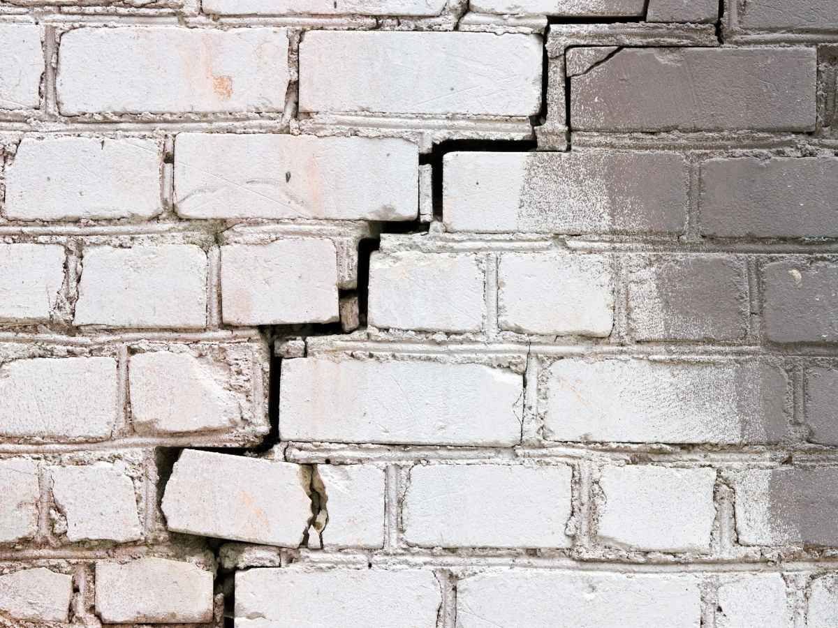 How to Repair Cracks in Render – Pro Guide for UK Homes | Free Quote