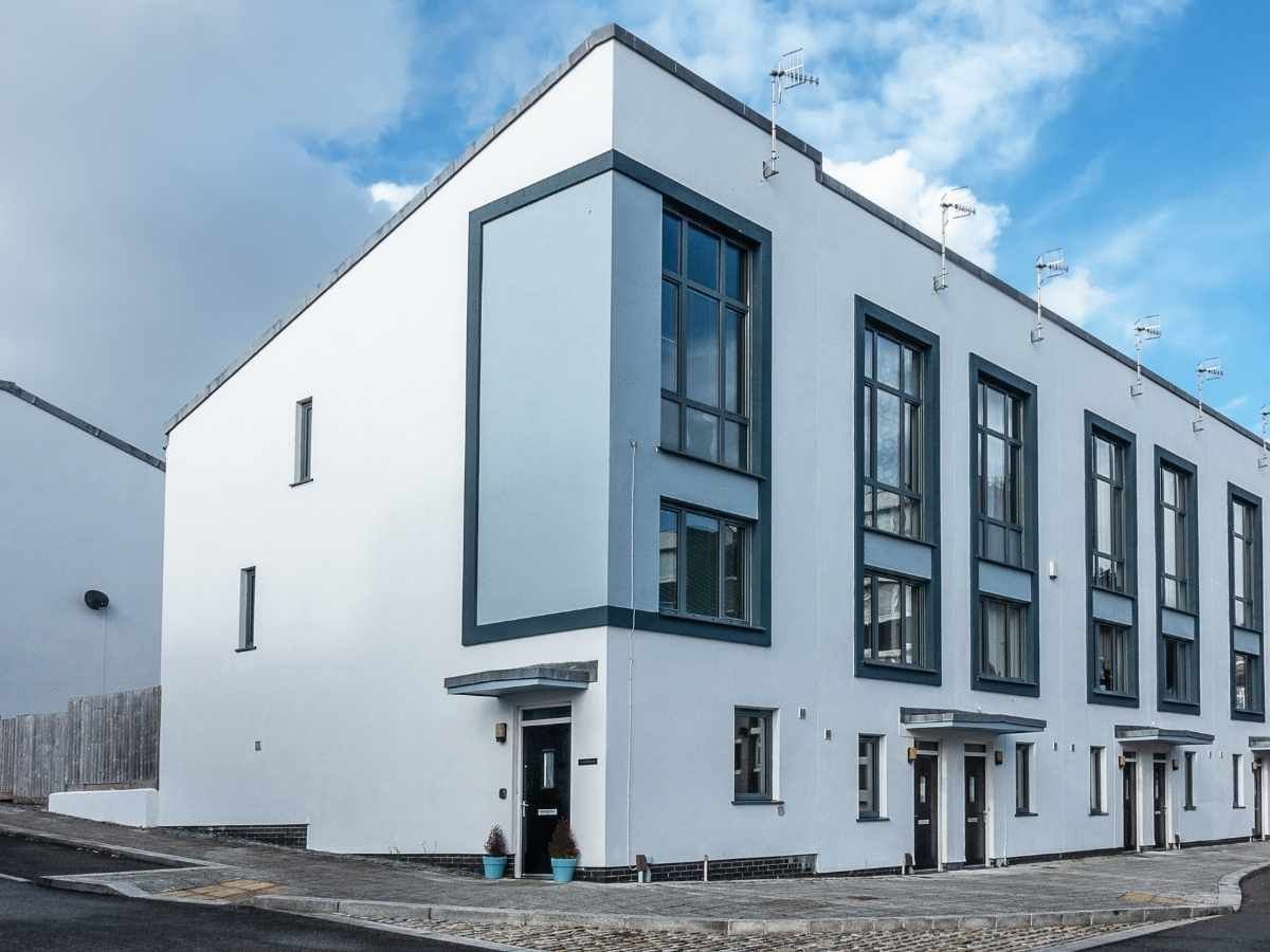 Modern UK home finished with silicone render by HouseRenderPro – breathable and waterproof solution